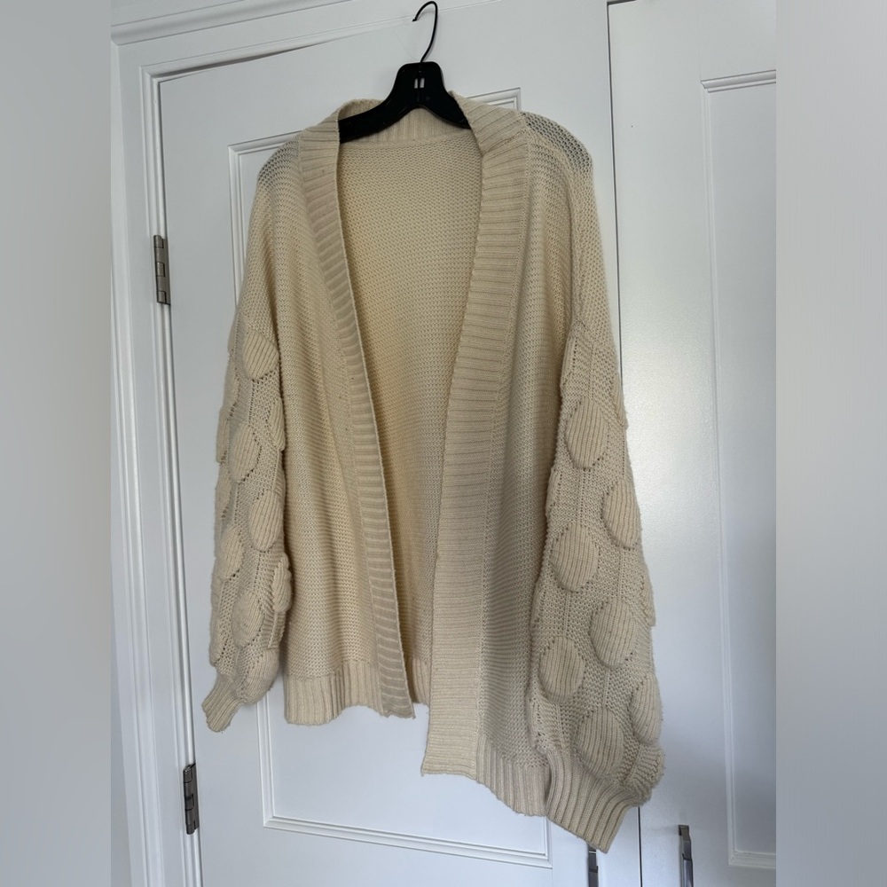 Cardigan sweater - Cream with bubble sleeve
